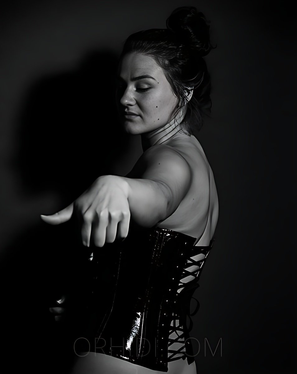 Treffen Sie Amazing Lady Romina: Top Eskorte Frau - model preview photo 0 