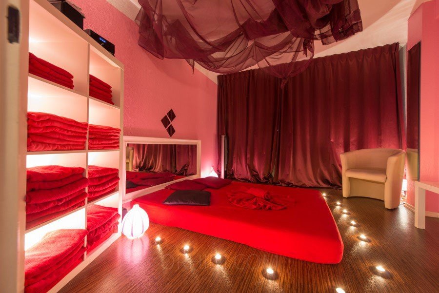 Лучшие Массажные салоны модели ждут вас - place Pams Massage Lounge