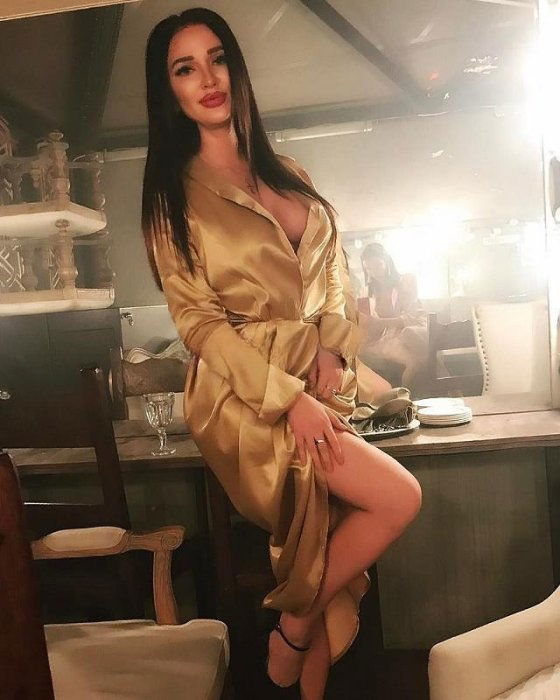 Finden Sie die perfekte Domina in Domina - model photo Medison