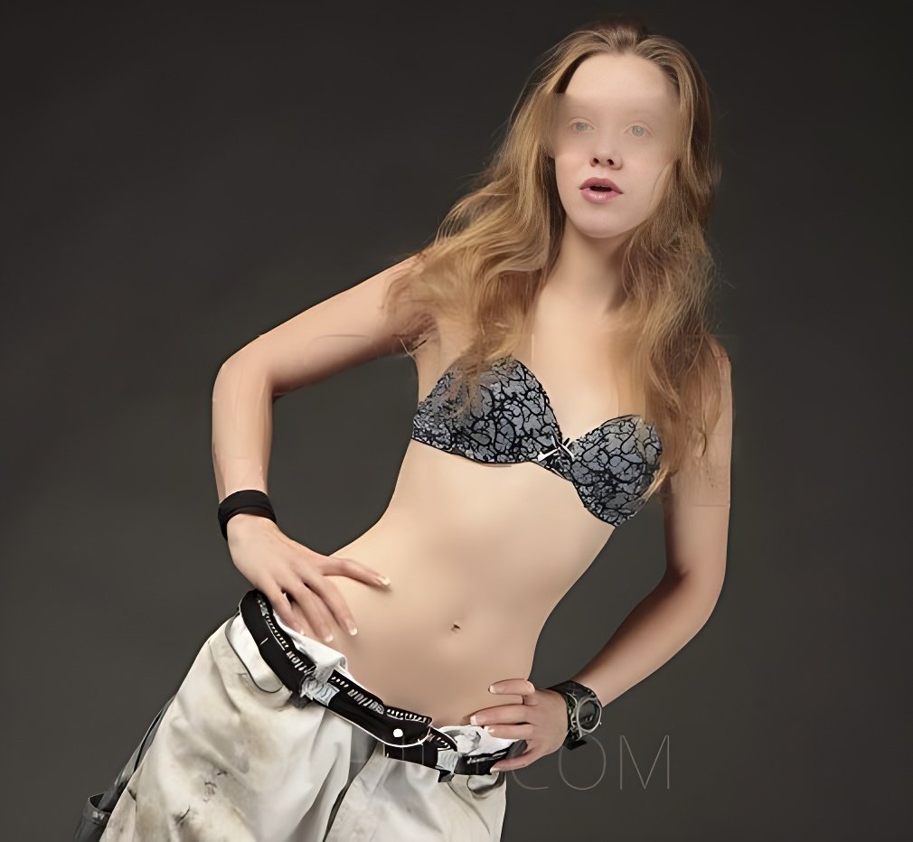 Conoce a la increíble Jenny Cypress: la mejor escort - model preview photo 0 