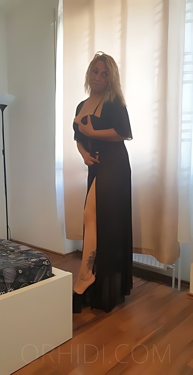 Top Midget escort in Linz - model photo Karina