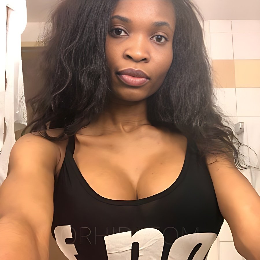 Conoce a la increíble Africansexymassagetherapist: la mejor escort - model preview photo 0 