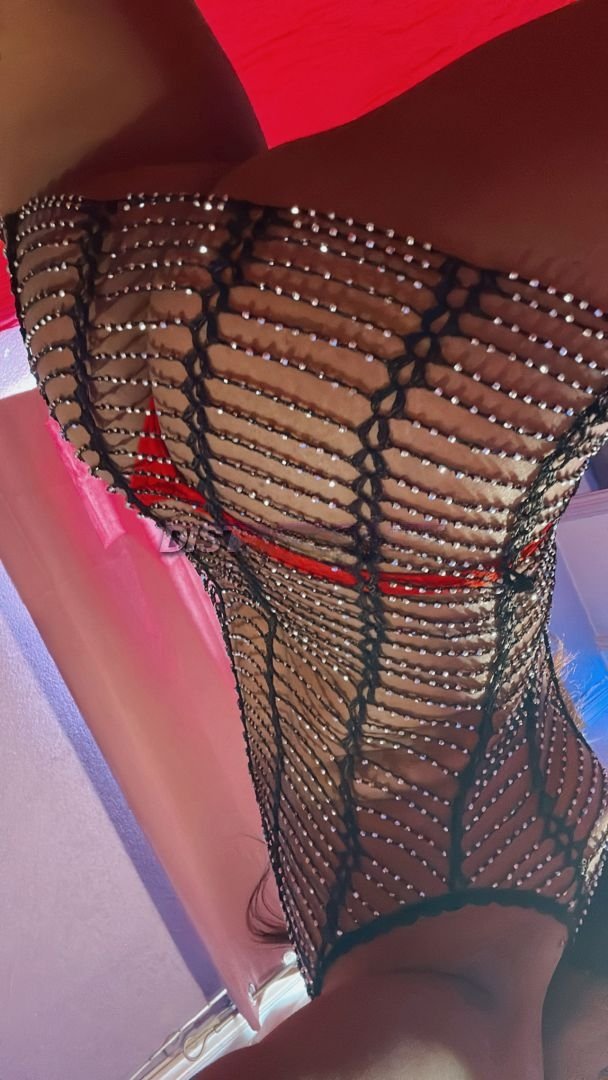 Conoce a la increíble camila tansex: la mejor escort - model preview photo 2 
