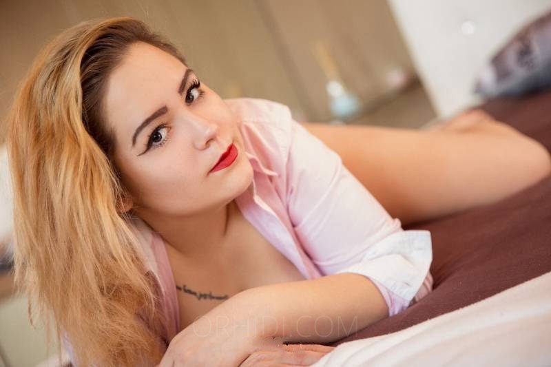 Big tits escort in Trier - model photo Gina