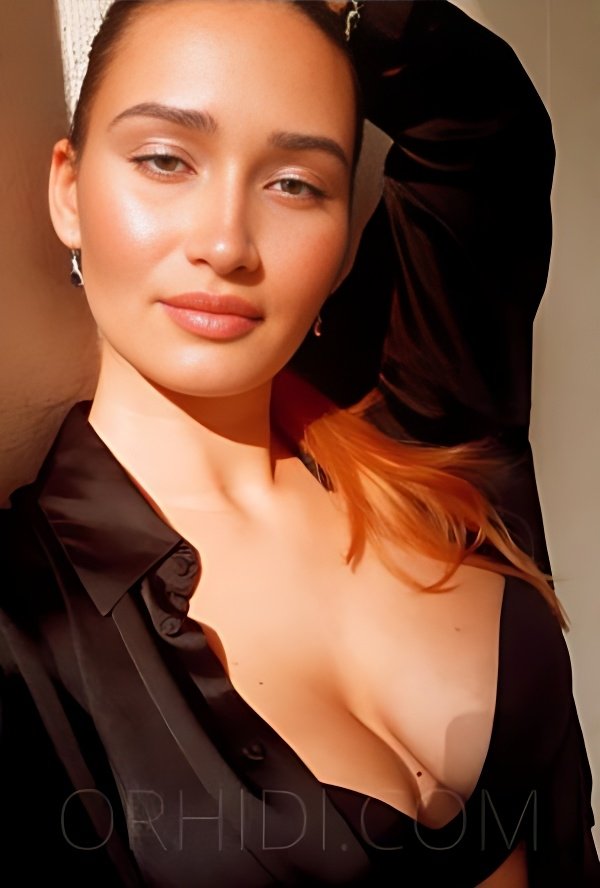 Treffen Sie Amazing Ariel: Top Eskorte Frau - model preview photo 1 