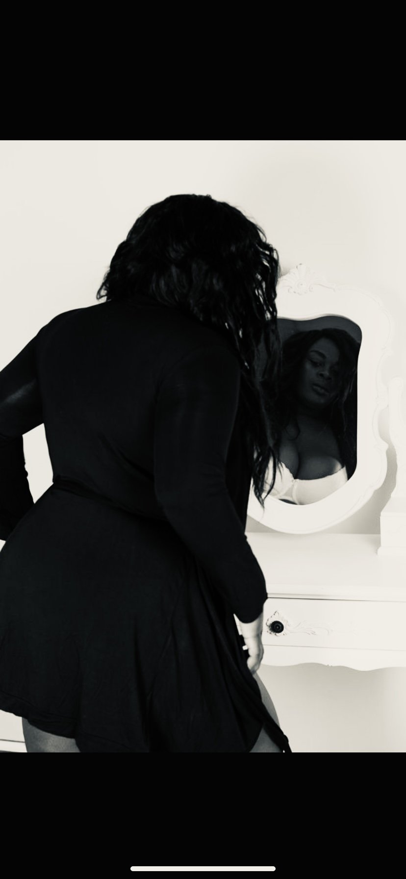 Treffen Sie Amazing Black Curvy Pamela: Top Eskorte Frau - model preview photo 1 