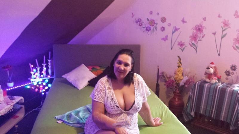 Find Escort Service in Westoverledingen and Enjoy Time With Pretty Girls - model photo Jeniffer