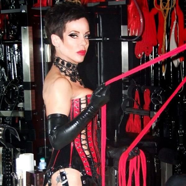 BDSM Escort in Frankfurt am Main - model photo LADY ISABEL