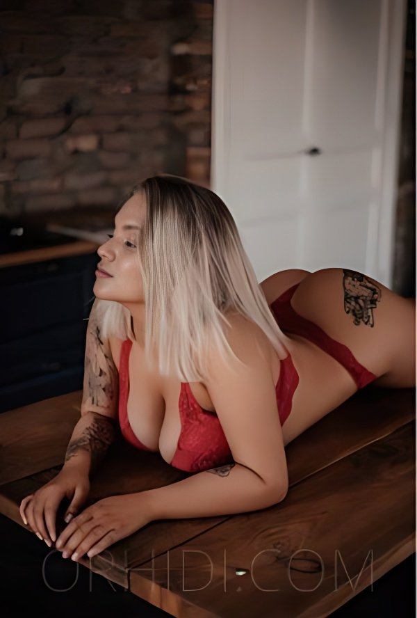 Fascinating Duo with girl escort in Montreal - model photo Anna