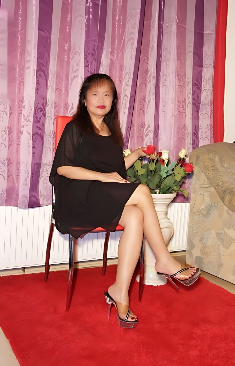 Treffen Sie Amazing Gina: Top Eskorte Frau - model photo Entspannungsmassage