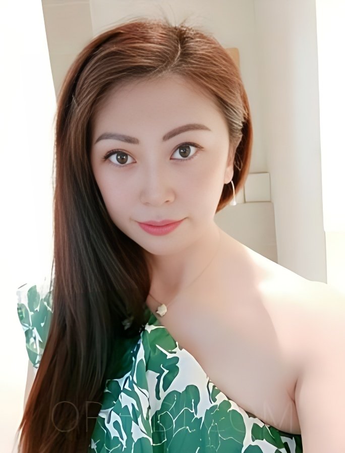 Знакомство с удивительной Meimei aus China: Лучшая эскорт девушка - model preview photo 2 
