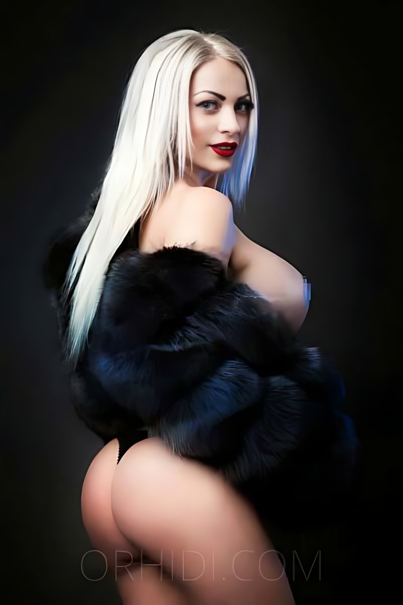 Conoce a la increíble Sofia_Vip: la mejor escort - model preview photo 1 