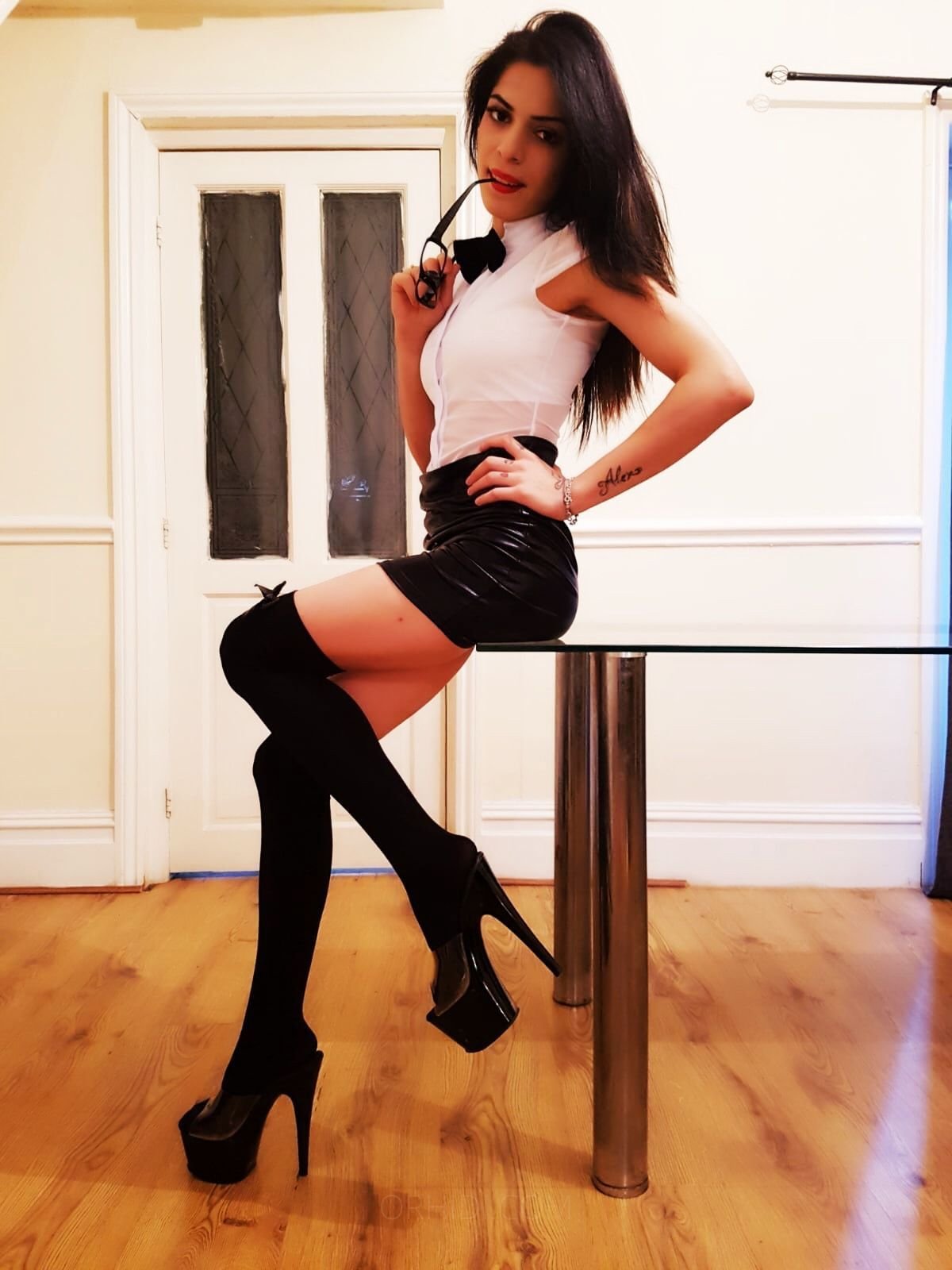 Treffen Sie Amazing Patty Latina: Top Eskorte Frau - model photo PARTY GIRL AMANDA