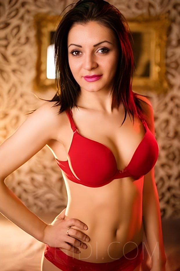 Treffen Sie Amazing Denisa: Top Eskorte Frau - model preview photo 1 