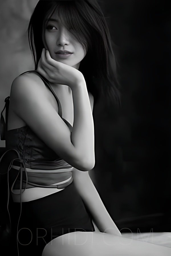 Meet Amazing ESMERALDA: Top Escort Girl - model photo Yumi