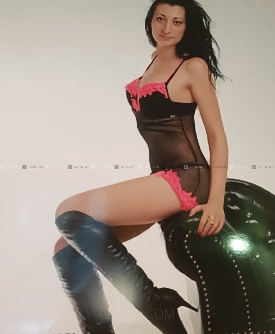 Meet Amazing Denisa: Top Escort Girl - model preview photo 1 