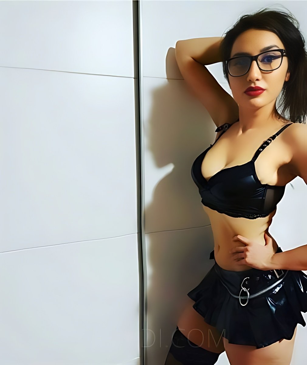 Meet Amazing Vivi: Top Escort Girl - model preview photo 2 