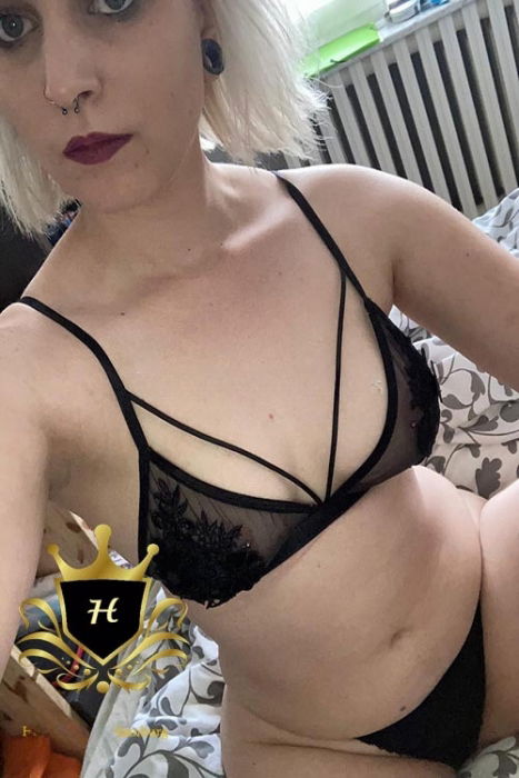Lesbisch Escort  (Huren, Nutten) in Erfurt, Thüringen. - model photo Aurelie
