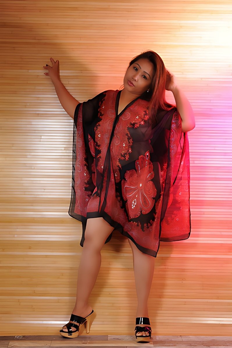 Meet Amazing Ann Thai Wieder Da: Top Escort Girl - model preview photo 1 