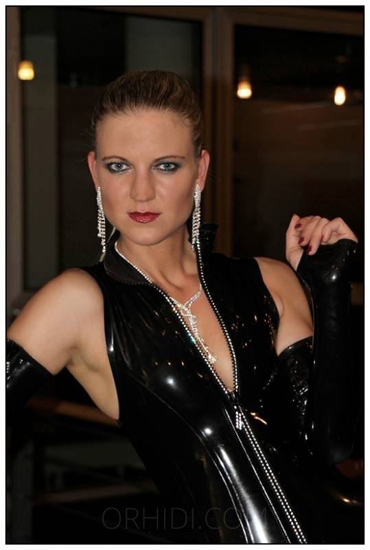 Conoce a la increíble Herrin Genoveva: la mejor escort - model preview photo 0 