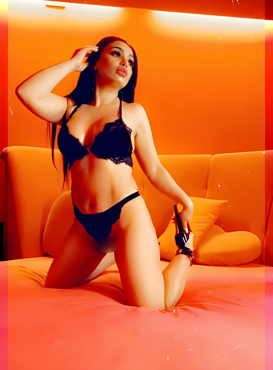 Treffen Sie Amazing Karima5: Top Eskorte Frau - model preview photo 1 
