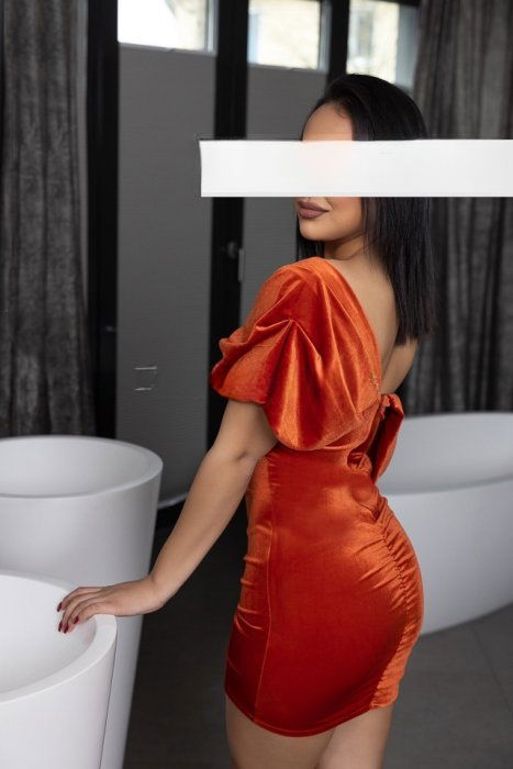 Verifizierte Escort-Nutten in Wien (KG Kagran). - model photo Sara Krug