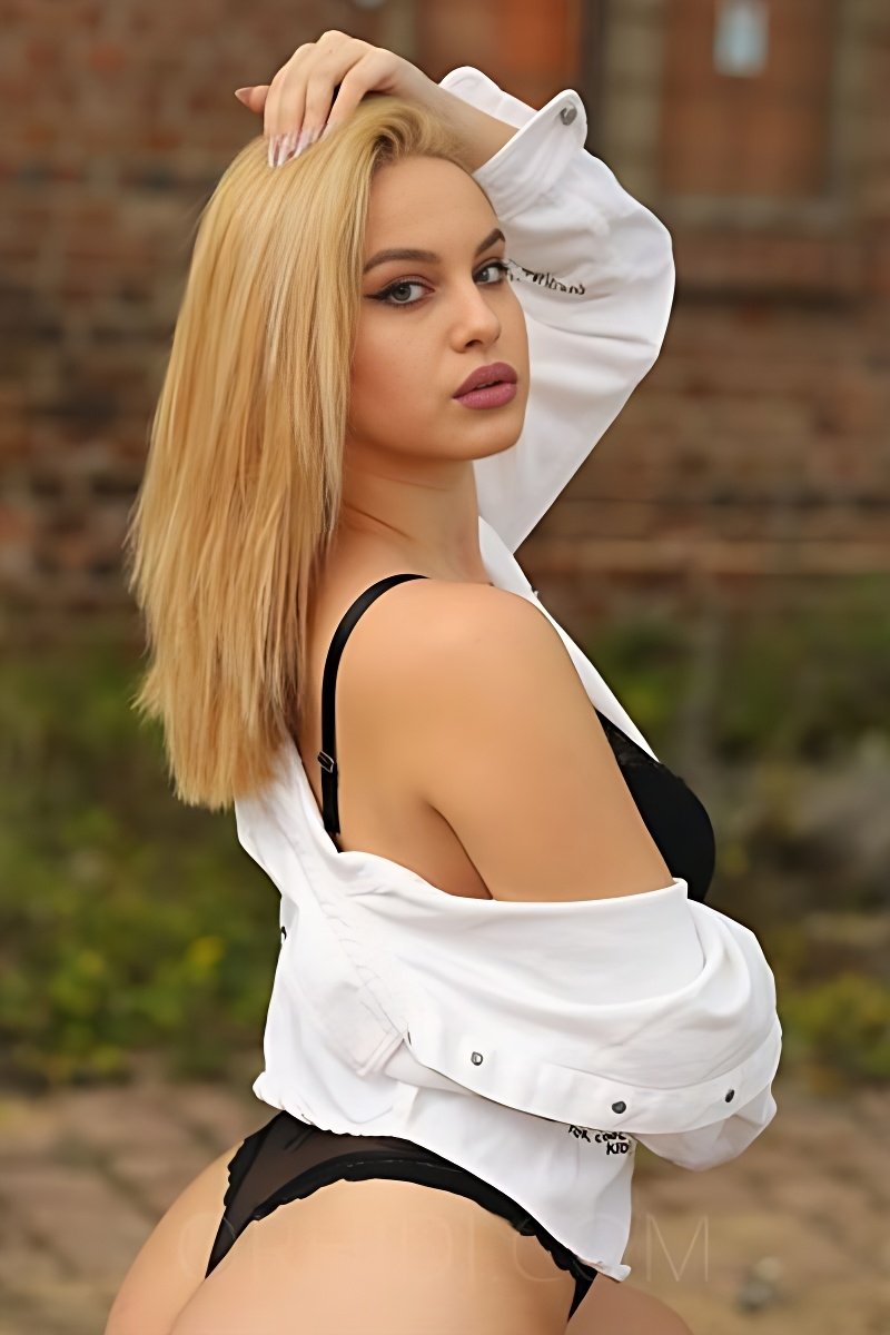 Meet Amazing Anna: Top Escort Girl - model preview photo 0 