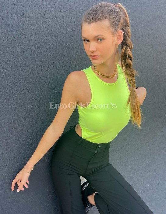 Faszinierende Deepthroat Escort in Paris - model photo Becky