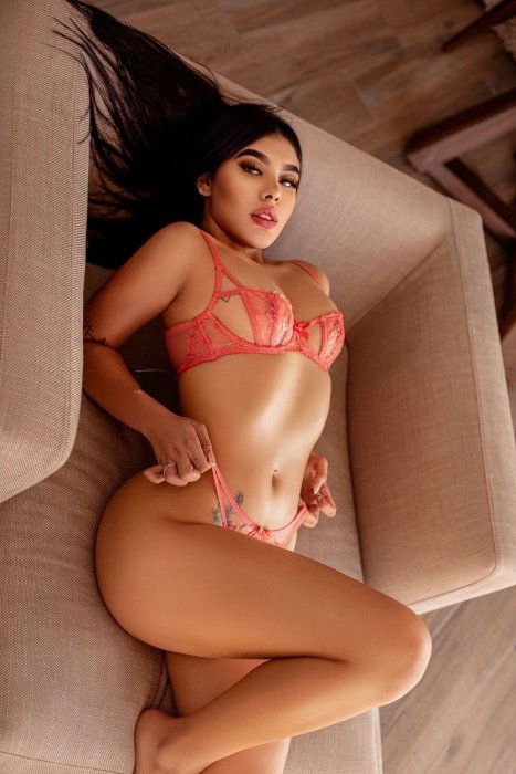 Verifizierte Escort-Nutten in K?niz (Bern). - model photo Natasha Gomez