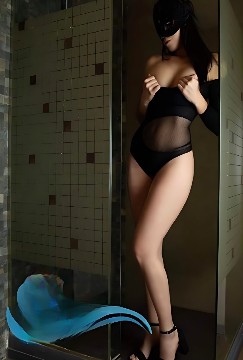 Treffen Sie Amazing Sophia: Top Eskorte Frau - model preview photo 2 