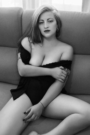 Treffen Sie Amazing Karina Sexxy: Top Eskorte Frau - model preview photo 2 