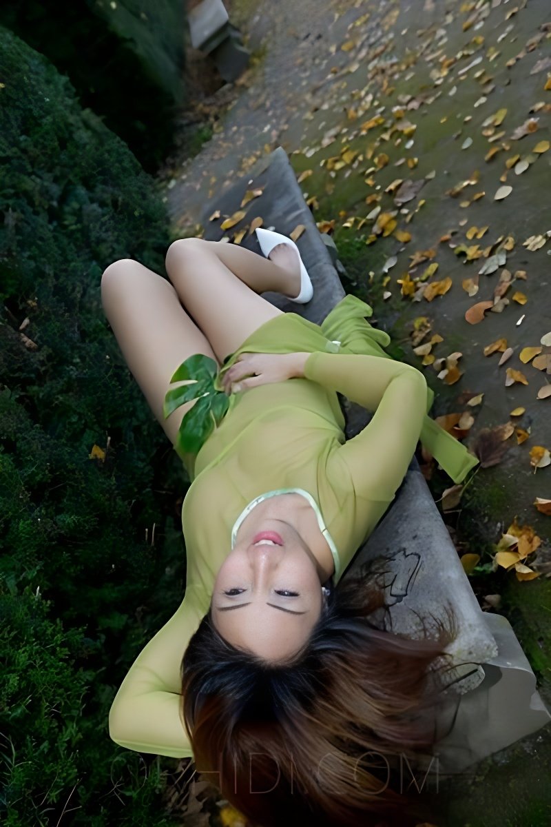 Знакомство с удивительной Ming - Supererotische Massagen: Лучшая эскорт девушка - model preview photo 1 