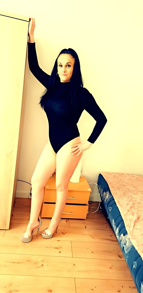 Fascinating OutCall escort in Doha - model photo Ana168
