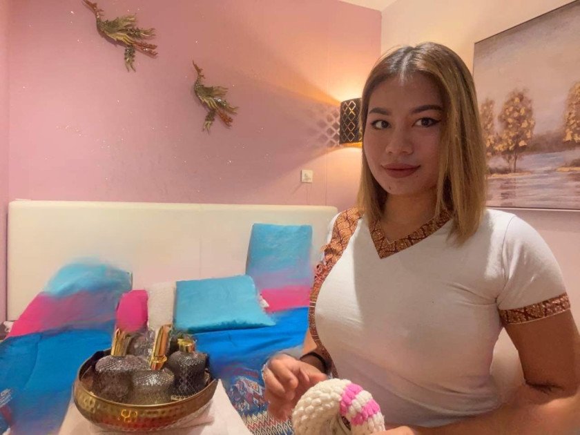 Знакомство с удивительной Thai Massage In Zurich: Лучшая эскорт девушка - model preview photo 0 