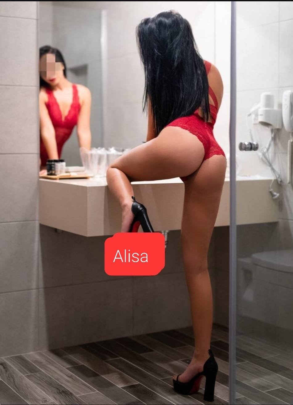Знакомство с удивительной Alisa82: Лучшая эскорт девушка - model preview photo 0 