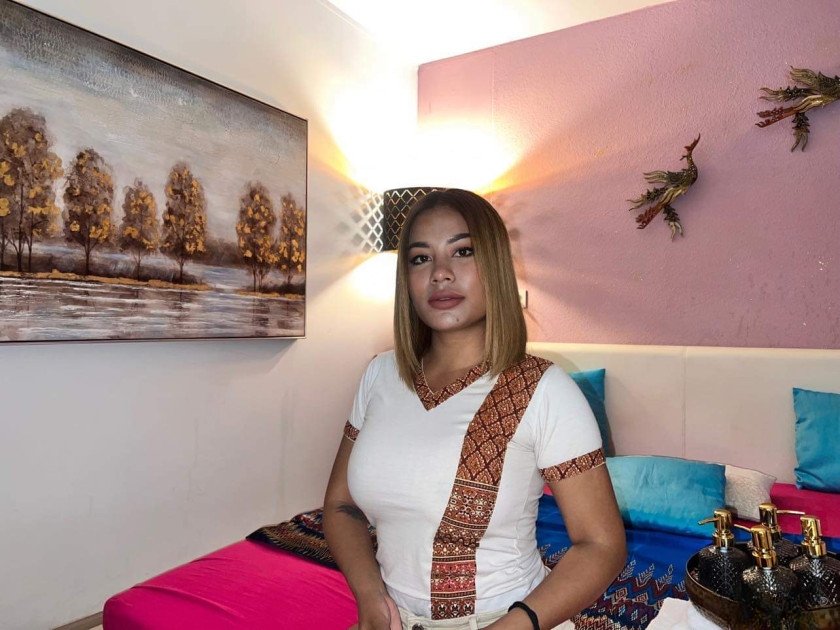 Знакомство с удивительной Thai Massage In Zurich: Лучшая эскорт девушка - model preview photo 2 
