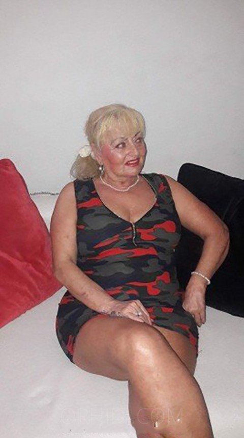 Los mejores modelos Italiano te están esperando - model photo Helga - 60-jährige Omi