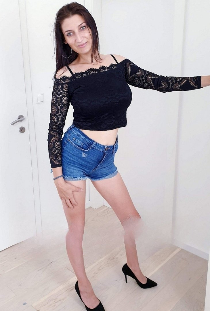 Meet Amazing Lissa: Top Escort Girl - model preview photo 1 