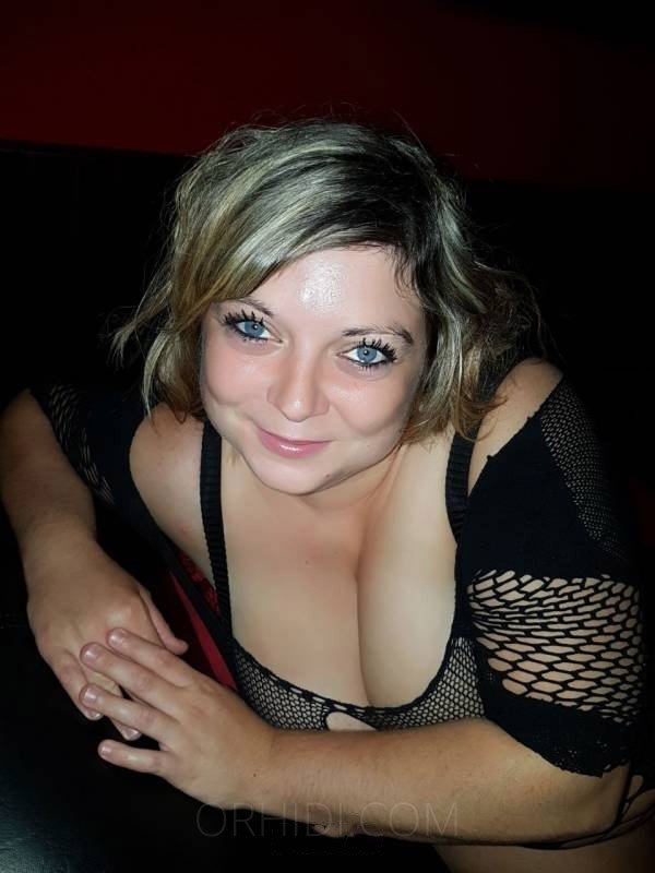 Find Escort Service in Erftstadt and Enjoy Time With Pretty Girls - model photo Kerstin