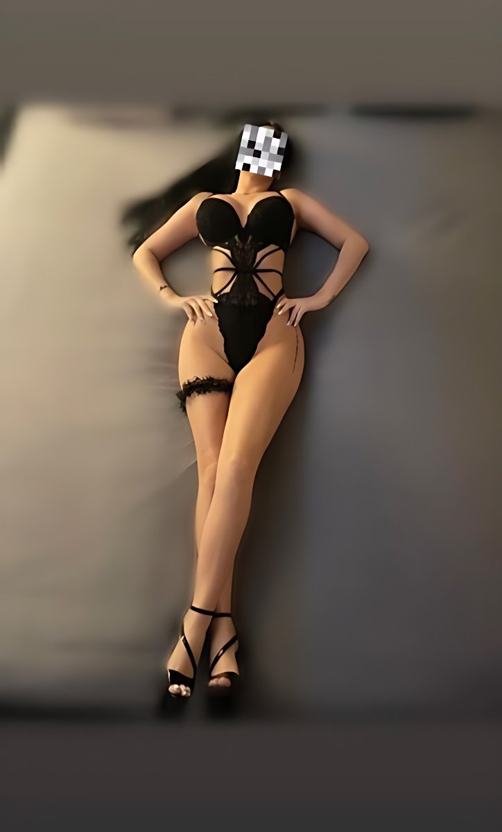 Top BDSM escort in Landquart - model photo Syena Crazy Chicken Farm