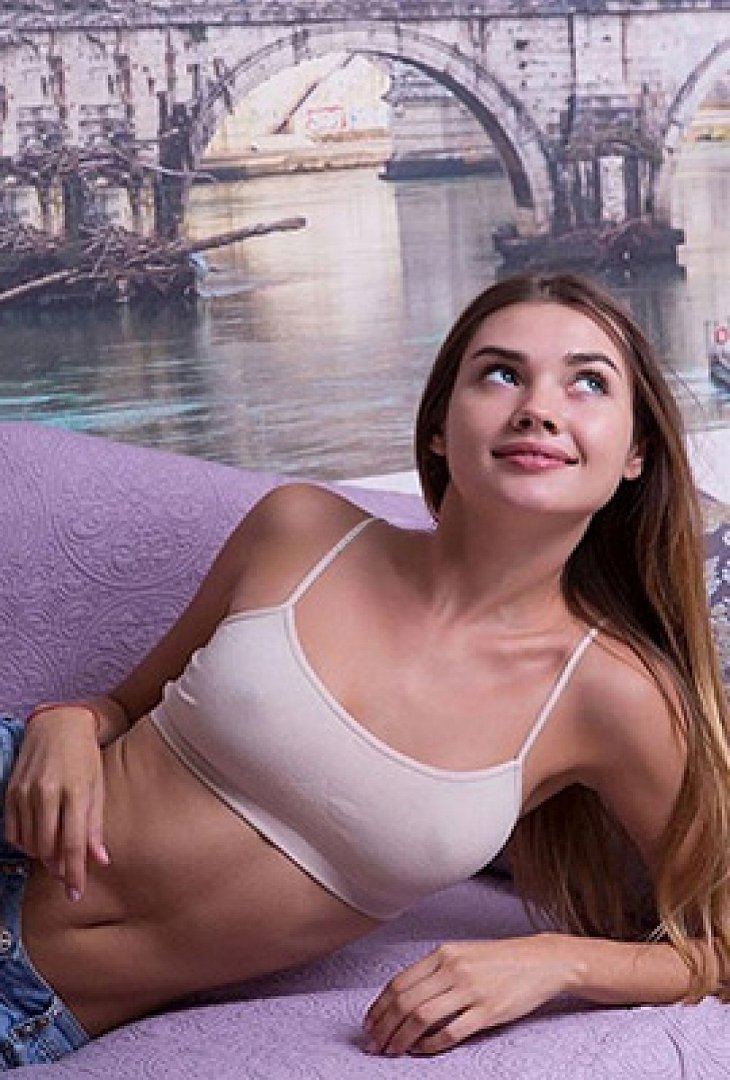 Meet Amazing Daphne: Top Escort Girl - model preview photo 2 