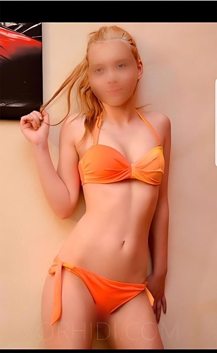 Fascinating yes escort in Cairo - model photo KIMI - SEHR JUNG!