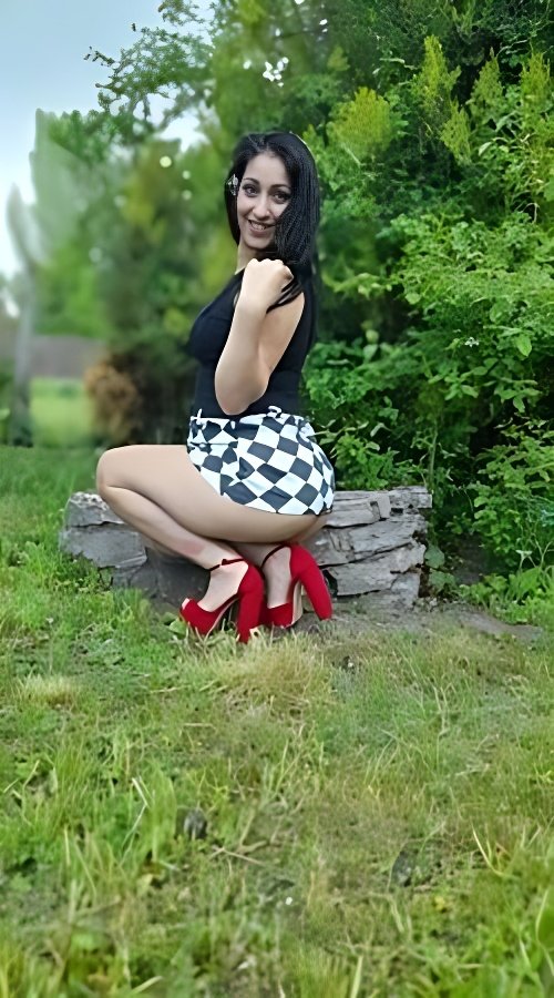 Find Escort Service in Riesa and Enjoy Time With Pretty Girls - model photo Nadira