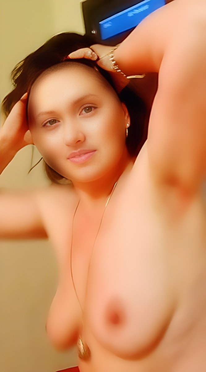 Treffen Sie Amazing Andreea: Top Eskorte Frau - model preview photo 2 