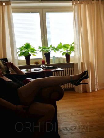 Verifizierte Escort-Nutten in Garbsen (Niedersachsen). - model photo ATTRAKTIVE MIA