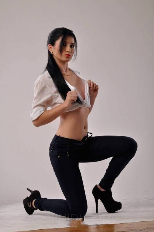 Meet Amazing Irina und Freundin: Top Escort Girl - model preview photo 2 