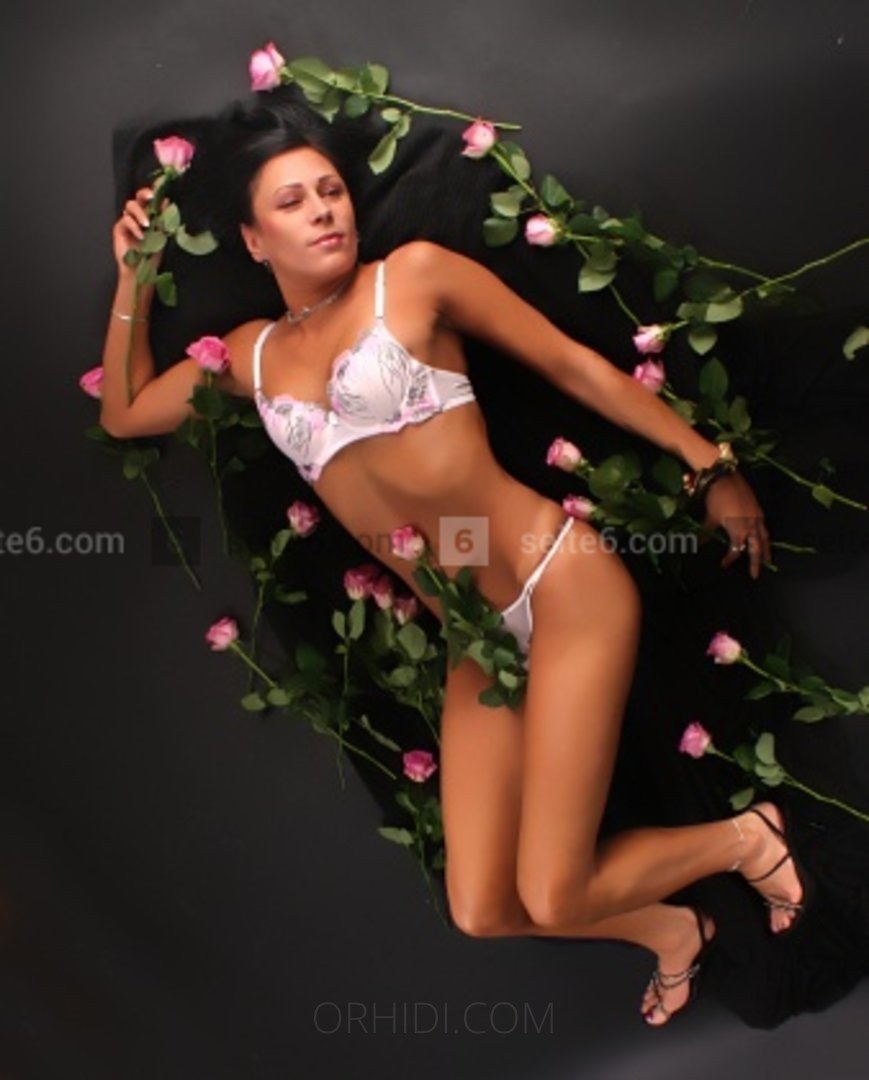 Meet Amazing Irina: Top Escort Girl - model preview photo 2 
