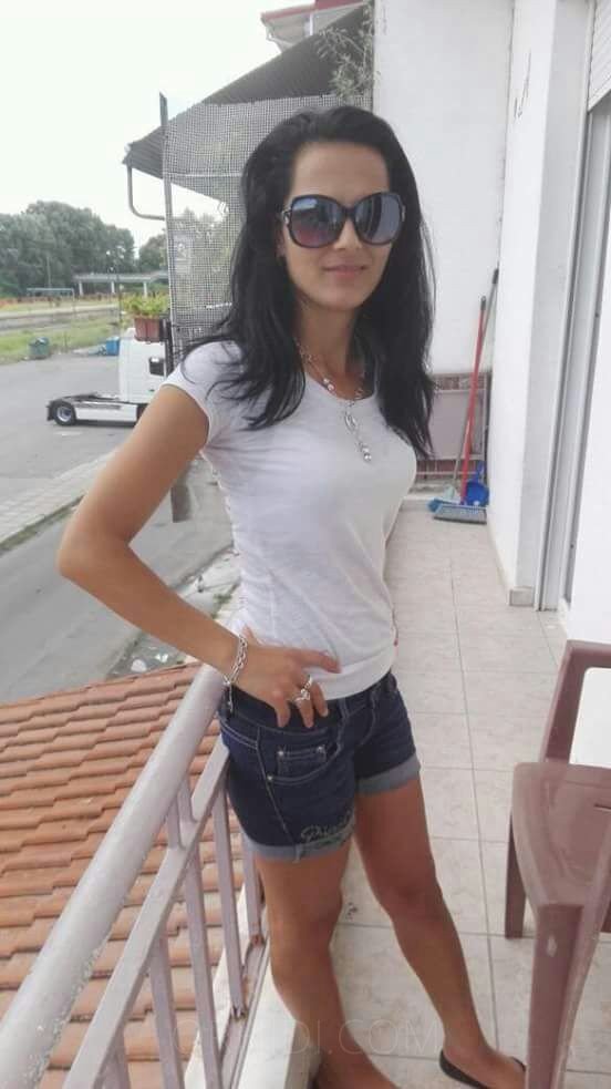 Find Escort Service in Rostock and Enjoy Time With Pretty Girls - model photo Victoria