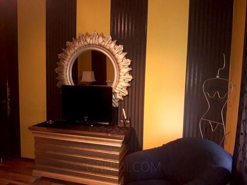Dubai Best Massage Salons - place 320 qm Penthouse-Wohnung langfristig zu vermieten!