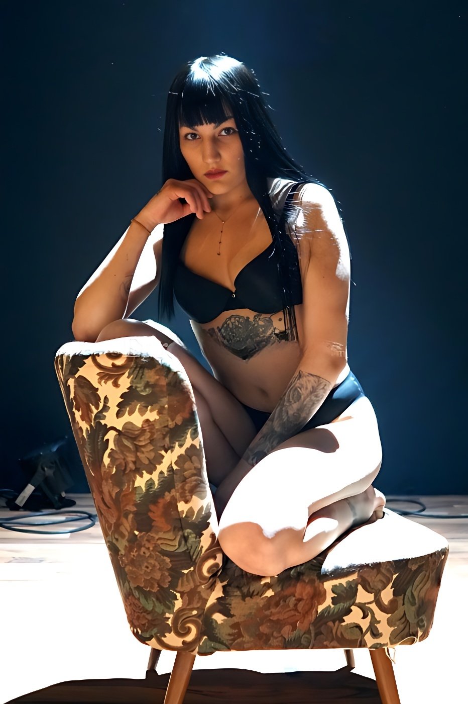 Treffen Sie Amazing Dark Queen: Top Eskorte Frau - model preview photo 2 